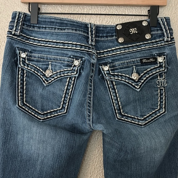 Women’s Miss Me Loose Saddle Stitch Border Boot Cut Jeans, 30” Waist Medium Wash - Picture 6 of 11